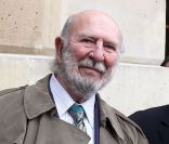 Jean-Pierre Marielle lors de la cérémonie dévoilant une plaque en hommage à Henri Salvador à Paris le 9 novembre 2011.