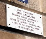 La plaque en hommage à Henri Salvador dévoilée à Paris le 9 novembre 2011.