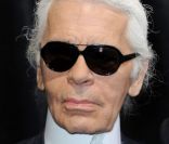 Karl Lagerfeld illumine le Printemps à Paris, le 9 novembre 2011.