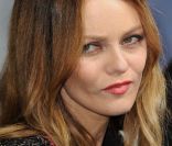 Vanessa Paradis illumine le Printemps à Paris, le 9 novembre 2011.
