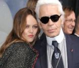 Vanessa Paradis et Karl Lagerfeld unis pour illuminer le magasin du Printemps à Paris, le 9 novembre 2011.