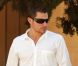 Nick Lachey fait le plein de son 4x4, le mercredi 9 novembre 2011.