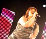 Magalie Vaé, en concert en juin 2007 à Paris.