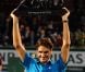 ROGER FEDERER porte son trophée - FINALE DE L'OPEN DE PARIS BNP PARIBAS MASTERS 2011  remportée par le roi Roger 