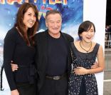 Robin Williams, Susan Schneider et Zelda Williams à l'avant-première de Happy Feet 2 à Los Angeles, le 13 novembre 2011.