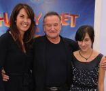 Susan Schneider, Robin Williams et Zelda Williams à l'avant-première de Happy Feet 2 à Los Angeles, le 13 novembre 2011.