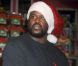 Dès que les fêtes de Noël approche, Shaquille O'Neal ne quitte plus son bonnet de Père Noël, comme ce 14 novembre 2011 à New York