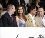 Le prince Albert II de Monaco, Elizabeth Hurley, Son mari Arun Nayar et David Furnish