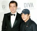 Clive Owen et Jet Li au gala de charité organisé par l'Unesco, à Duesseldorf, Allemagne, le 19 novembre 2011.