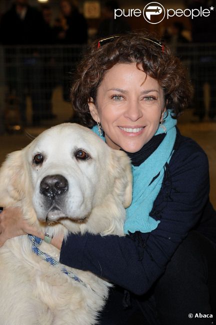 Corinne Touzet assiste au Noël des Animaux au Parc des Expositions de la Porte de Versailles, à Paris, le samedi 19 novembre 2011.