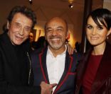 Johnny Hallyday en grande forme, Christian Louboutin et Laeticia lors de la soirée en l'honneur de Christian Louboutin à Paris à la galerie du passage. Le 21 novembre 2011