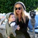 Rachel Zoe : la maman stylée est de sortie avec son petit Skyler sous le bras