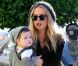 Rachel Zoe et son fils Skyler Morrison sous le soleil de Los Angeles, le 22 novembre 2011.