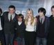 Joel Courtney, Riley Griffiths, Ryan Lee, Elle Fanning, Zach Mills et Gabriel Basso au lancement du DVD de Super 8 à Beverly Hills le 22 novembre 2011