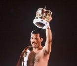 Queen en concert à Manchester, le 16 juillet 1986. Freddie Mercury dans toute sa splendeur.
