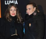 Aurélie Maggiori, du groupe Brigitte, avec une amie à la soirée Nokia, organisée le 24 novembre 2011, à Paris.