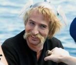 Gérard Depardieu et Edouard Baer dans Astérix et Obélix : Au service de sa Majesté.