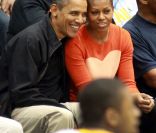 Michelle et Barack Obama ont assisté à un match de basket pour soutenir le frère de la First Lady. Le 26 novembre 2011