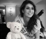 Laury Thilleman pour le calendrier 2012, réalisé par l'association Eux pour eux.