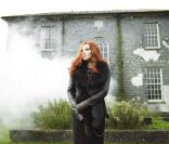 Tori Amos pour l\'album <em>Night of the Hunters</em>, disponible chez Deutsche Grammophon, 2011.