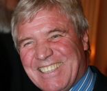 Bruno Masure lors de la remise de la médaille de Commandeur dans l'ordre national de  la légion d'honneur à Hervé Bourges au ministère de la culture à Paris  le lundi 28 novembre 2011