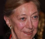 Marie, l'épouse d'Hervé Bourges, lors de la remise de la médaille de Commandeur dans l'ordre national de  la légion d'honneur à Hervé Bourges au ministère de la culture à Paris  le lundi 28 novembre 2011