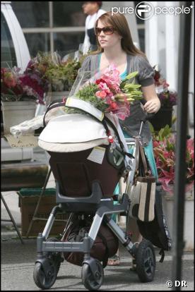 Melissa Joan Hart : sortie fleurie avec ses bébés !