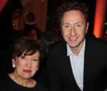 Stéphane Bern aux côtés de Roselyne Bachelot et Benoît Miribel lors du dîner de charité pour Action contre la Faim, à l'hôtel Pullman à Paris, le 29 novembre 2011