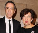 Roselyne Bachelot et Alain Chamfort lors du dîner de charité pour Action contre la Faim, à l'hôtel Pullman à Paris, le 29 novembre 2011