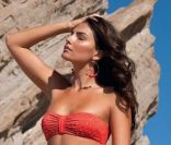 Alyssa Miller posant pour les maillots de bain de la marque turque AyYildiz