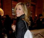 Jane Krakowski lors de l'inauguration de l'Apple Store au Grand Central à Manhattan le 9 décembre 2011 à New York