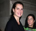 Brooke Shields lors de l'inauguration de l'Apple Store au Grand Central à Manhattan le 9 décembre 2011 à New York