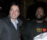 Jimmy Fallon et Questlove lors de l'inauguration de l'Apple Store au Grand Central à Manhattan le 9 décembre 2011 à New York