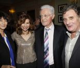 Sylviane Agacinski, Florence Pernel, Lionel Jospin et Patrick Rotman à la générale de  Quadrille  au Théâtre Edouard-VII, à Paris, le 12 décembre 2011.
