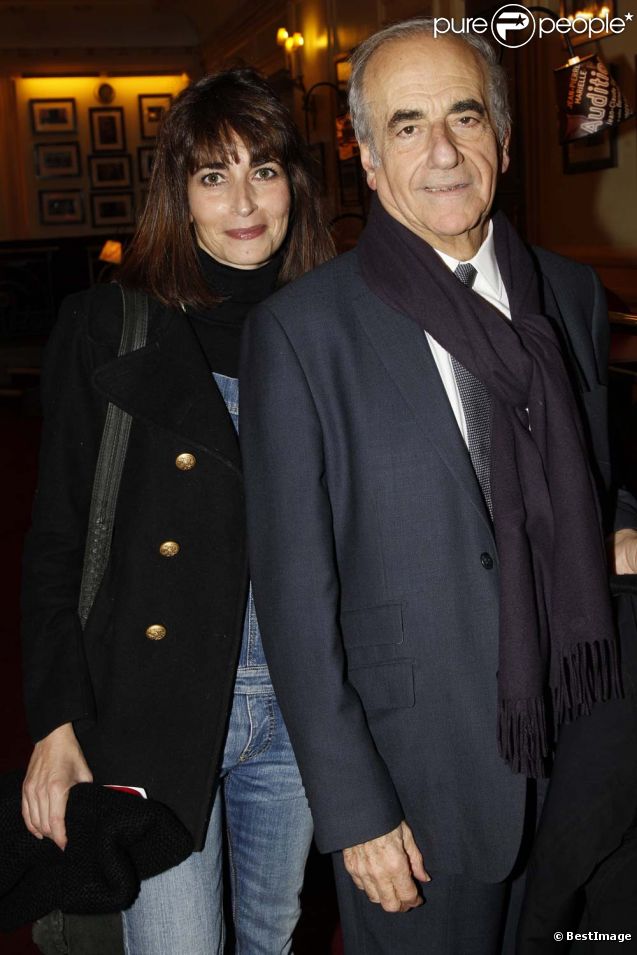 Jean-Pierre Elkabbach et sa fille Emmanuelle à la générale de  Quadrille  au Théâtre Edouard-VII, à Paris, le 12 décembre 2011.