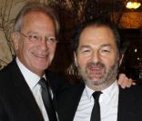 Bernard Murat et Denis Olivennes lors de la générale de la pièce Quadrille, au Théâtre Édouard VII à Paris, le 12 décembre 2011