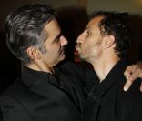 François Vincetelli et Arié Elmaleh lors de la générale de la pièce Quadrille, au Théâtre Édouard VII à Paris, le 12 décembre 2011