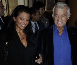 Barbara Gandolfi et son chéri Jean-Paul Belmondo en juin 2011 à Paris<br />