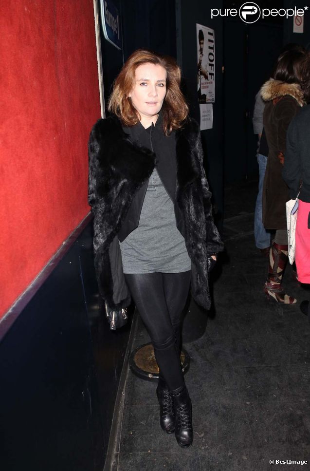 Marie-Amélie Seigner assiste au spectacle de Titoff, Déjà de retour, au Bataclan à Paris, le 3 décembre 2011.