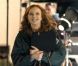 Marcia Cross : entre deux prises, elle est littéralement habillée comme un sac