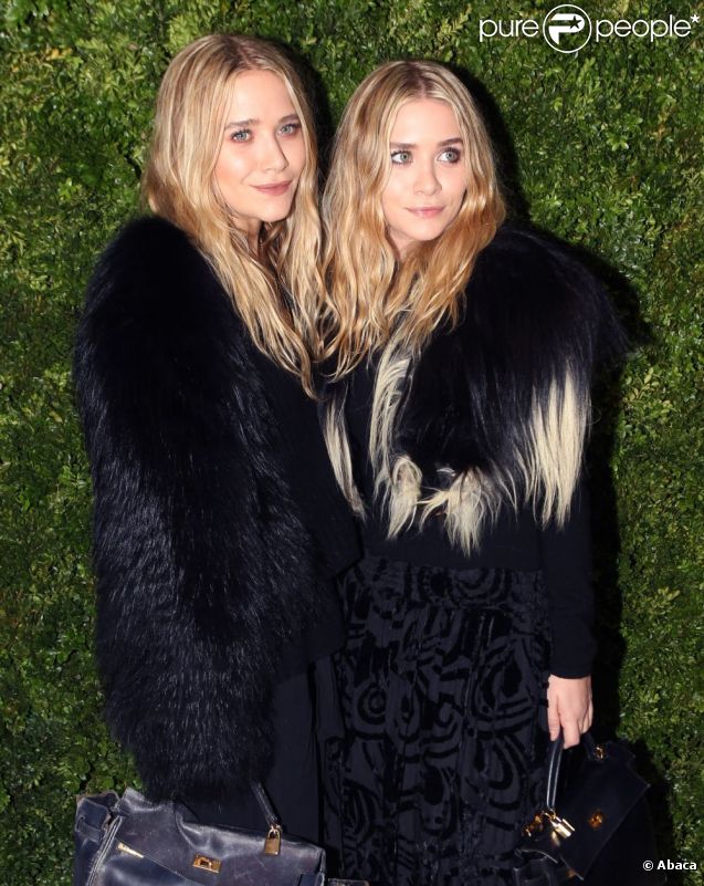 Les jumelles Mary-Kate et Ashley Olsen à New York, le 15 novembre 2010. 