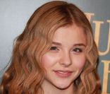 L'actrice de 14 ans Chloë Moretz à Paris, le 6 décembre 2011. 