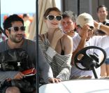  Mischa Barton se détend avec un charmant jeune homme sur une plage de Miami le 27 décembre 2011 
 &nbsp; 