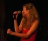 Cécile Cassel : Rockeuse déchaînée avec son groupe Hollysiz