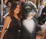 Salma Hayek et sa fille Valentina à Los Angeles, le 23 octobre 2011.