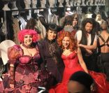 Dans les coulisses de la dernière représentation parisienne au Palais des Sports de  Dracula, l'amour plus fort que la mort , le 1er janvier 2012. Le spectacle part désormais en tournée...