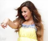 Voici les coulisses du shooting de Demi Lovato pour le magazine Seventeen.