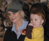 Amy Poehler et son fils Abel sont allés faire des courses à Los Angeles, le 7 janvier 2012.