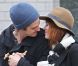 Emma Stone et son petit ami Andrew Garfield se promènent dans les rues de New York le 8 janvier 2012
