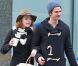 Emma Stone et son petit ami Andrew Garfield se promènent dans les rues de New York le 8 janvier 2012
